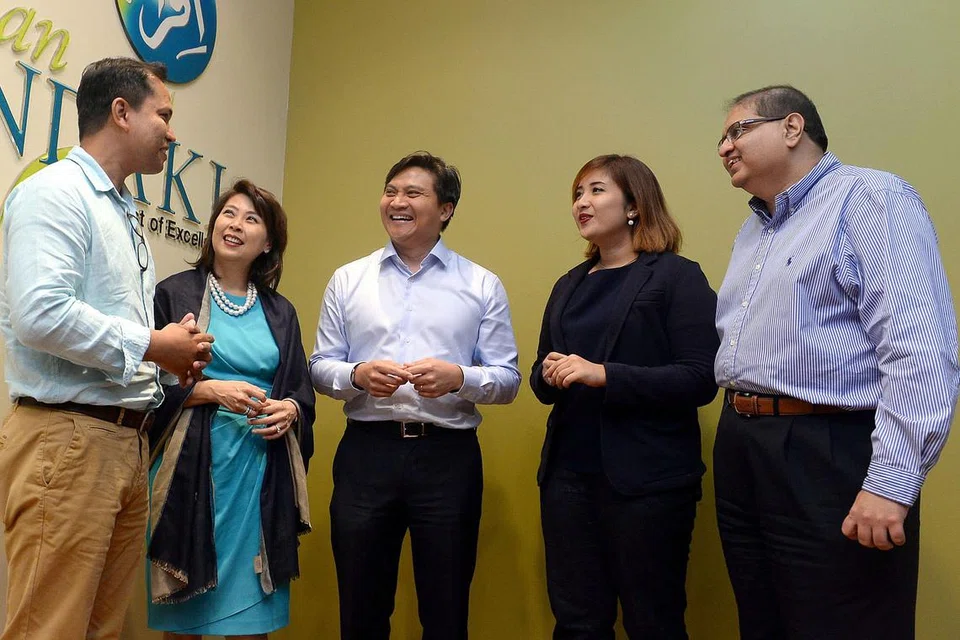 BERSIAP UNTUK MASA DEPAN: Penasihat Jawatankuasa Future Ready Encik Saktiandi (tengah) bersama anggota jawatankuasa yang baru dilantik (dari kiri) Encik Latiff Rahmat, Cik Stephanie Gault, Cik Nadia Samdin dan Profesor Aziz Amirali.- Foto TAUFIK A. KADER