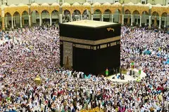 Allah swt memerintahkan orang-orang beriman agar tidak merasa takut kepada manusia ketika melaksanakan kewajipan, atau ketika menegur seseorang yang melakukan kesalahan dan kemungkaran. 