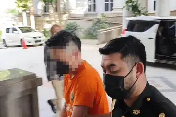 Warga Singapura yang dipercayai dalangi kegiatan penyeludupan dengan memberi rasuah kepada sekurang-kurangnya 11 pegawai penguat kuasa Jabatan Kastam Diraja Malaysia ditahan Suruhanjaya Pencegahan Rasuah Malaysia pada 25 Jun.