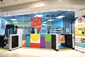 BUKA RASMI: Lembaga Perpustakaan Negara (NLB) merasmikan pembukaan Perpustakaan Komik ‘pop-up’ di pusat beli-belah Anchorpoint di Queenstown.