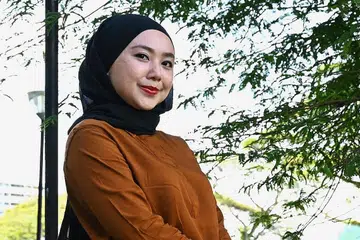 INGIN TERUS DAMPINGI BELIA: Meskipun mengimbangi masa bekerja dan sebagai sukarelawan merupakan cabaran utama bagi beliau, Cik Syerifah berazam untuk terus mendampingi belia mengharungi cabaran akan datang. - Foto-foto BH oleh KHALID BABA 