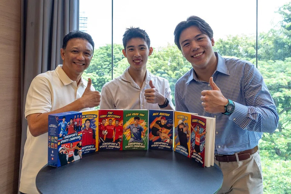 Antara atlet yang turut hadir di majlis pelancaran itu ialah (dari kiri) Fandi Ahmad, atlet badminton, Loh Kean Yew; serta atlet luncur lelayang, Maximilian Maeder. 