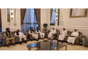 Pertemuan penting delegasi Taleban-Qatar - PERTEMUAN PENTING: Delegasi Taleban (pertama hingga empat dari kiri, kesemuanya berserban) mengadakan pertemuan dengan delegasi Qatar di Doha, ibu kota negara itu, pada 9 Oktober lalu, dalam rangka program yang turut melibatkan perbincangan dengan delegasi Amerika Syarikat. - Foto REUTERS
