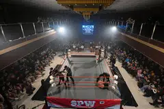 Lebih 500 peminat menyaksikan pertunjukan gusti, ‘Crowning Glory’, sempena ulang tahun ke-12 Singapore Pro Wrestling (SPW) di Bangunan Foo Chow pada 8 November 2024. Ia turut menampilkan ‘perlawanan semua lawan semua’ melibatkan enam ahli gusti untuk merebut gelaran Kejuaraan 24/7 SPW.