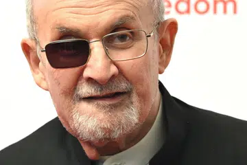 Salman Rushdie, penulis The Satanic Verses, menjadi fokus dalam perbicaraan pada 10 Februari 2025 apabila menceritakan kepada juri bagaimana beliau ditikam bertubi-tubi dalam serangan ganas yang menyebabkan beliau buta sebelah mata.