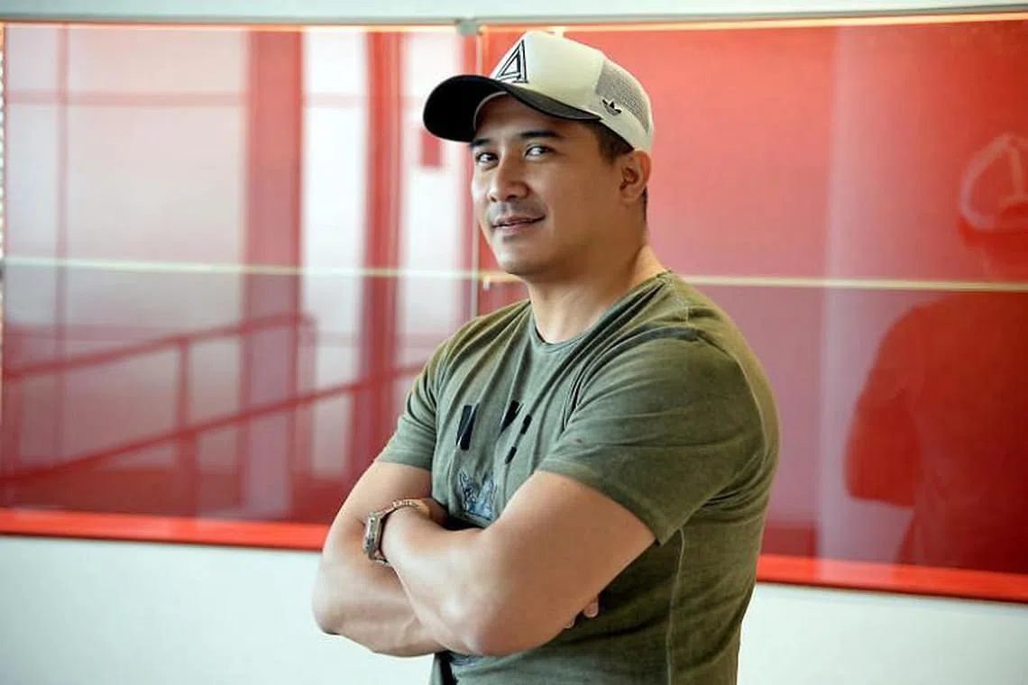 Aaron Aziz dilayan dengan baik di set penggambaran Hongkong, Berita ...