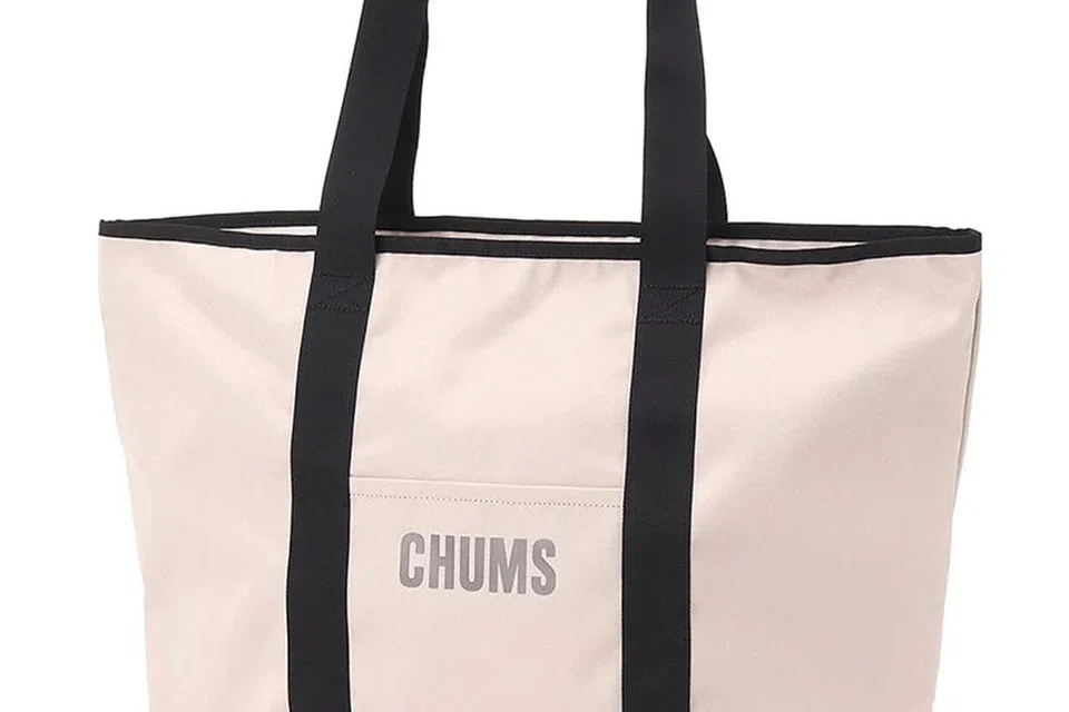 Beg jinjing, Recycle CHUMS Daily Tote, ini boleh mengisi barangan berat seperti buku dan komputer riba. 