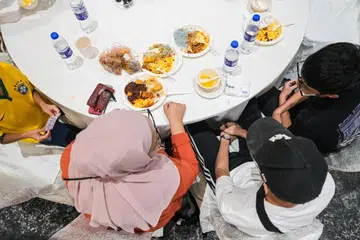 Cik Nur (bukan nama sebenar) hadir bersama tiga anak lelakinya pada acara berbuka puasa di Grand Ballroom, HomeTeam NS Khatib, anjuran Perkhidmatan Penjara Singapura (SPS) dan NeuGen Fund (NeuGen) pada 13 Mac. 