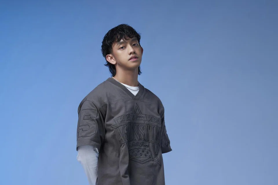 Setelah dua tahun tidak menghasilkan lagu baru, Ismail Izzani, kembali dengan ‘Iman’ yang dianggap lagu cinta ‘berat’.