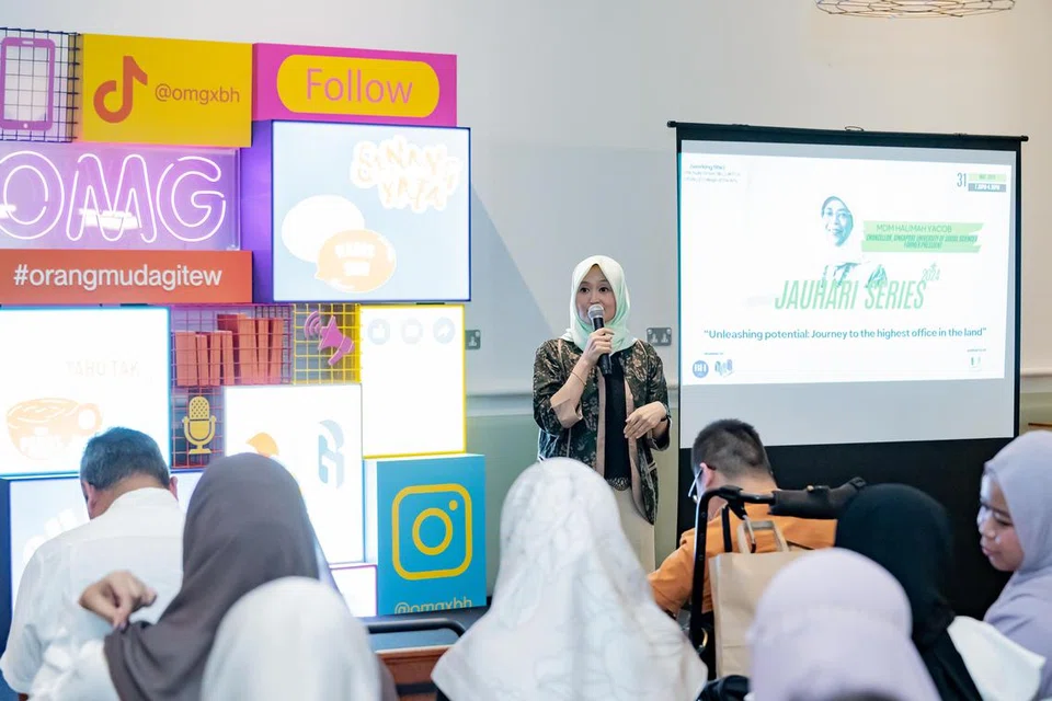 Cik Rahayu Mahzam berkongsi pemerhatian beliau tentang perbincangan yang diadakan para belia yang hadir semasa sesi pertama Siri Jauhari anjuran Berita Harian dan disokong Reach pada 31 Mei 2024.