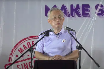 Setiausaha Agung Parti Kuasa Rakyat (PPP), Encik Goh Meng Seng, mengkritik dasar Perjanjian Kerjasama Ekonomi Menyeluruh (CECA) oleh mantan Perdana Menteri, Encik Lee Hsien Loong, semasa rapat PPP di Stadium Yio Chu Kang pada 26 April. 