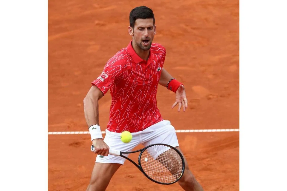 POSITIF KORONAVIRUS: Pemain tenis lelaki nombor satu dunia, Novak Djokovic, semasa beraksi di kejohanan Adria Tour di Belgrade awal bulan ini, telah diuji positif bagi Covid-19 kelmarin. - Foto REUTERS
