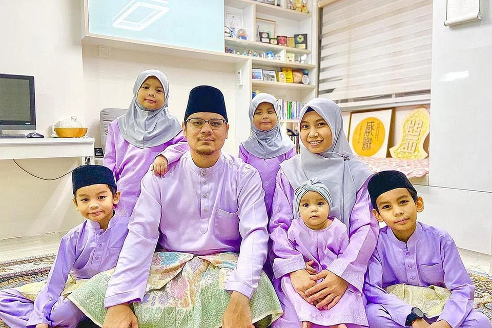 VIDEO PADA 1 SYAWAL: Ustaz Muhamad Nuzhan Abdul Halim merancang mengambil gambar dan video anak-anaknya pada 1 Syawal untuk menghiburkan mereka dan juga untuk dijadikan kandungan bagi saluran YouTube keluarganya. - Foto ihsan USTAZ MUHAMAD NUZHAN ABDUL HALIM