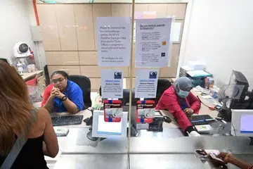 DITANGGUH SEMENTARA: Papan tanda yang ditampal luar pejabat tiket SimplyGo di Persimpangan Bas Bedok pada 19 Januari menunjukkan bahawa perkhidmatan pertukaran kad untuk kad Nets FlashPay kini belum tersedia.