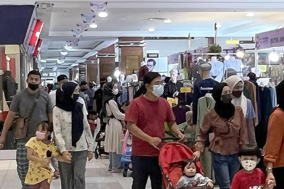 MELANCONG KE MALAYSIA: Suruhanjaya Tinggi Singapura di KL dan Konsulat Agung di JB turut menekankan bahawa pelancong perlu pastikan pasport dicop di pusat pemeriksaan Malaysia sebelum masuk dan keluar dari Malaysia. - Foto fail