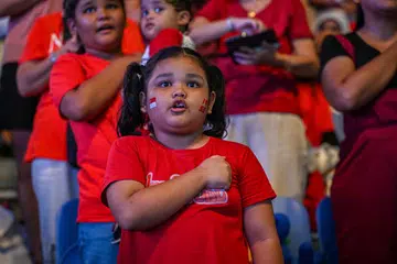 HARAPAN BAGI ANAK MUDA: Seorang penonton muda kelihatan berikrar semasa previu Perbarisan Hari Kebangsaan pada 22 Julai 2023.