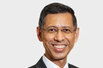 Projek transformasi perniagaan SingPost di negara ini diketuai Ketua Pegawai Eksekutif (CEO) unit perniagaan Singapura, Encik Shahrin Abdol Salam.