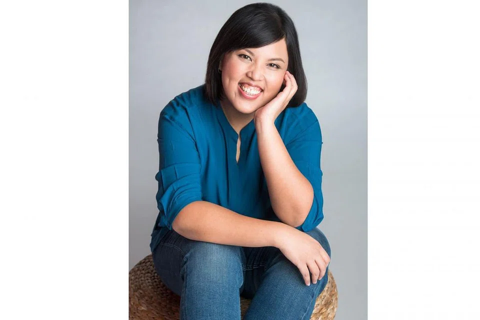 LEBIH YAKIN DIRI: Cik Nur Ba'eyah berkata beliau berasa tubuhnya lebih fleksibel dan lebih aktif selepas bersenam secara tetap dan mengubah pilihan makanan hariannya. - Foto ihsan NUR BA'EYAH ROSLIN
