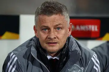 TIDAK ADIL: Solskjaer menekankan ia tidak adil untuk membeza-bezakan pemain bola sepak mengenai hal potongan gaji semasa pandemik koronavirus. - Foto REUTERS