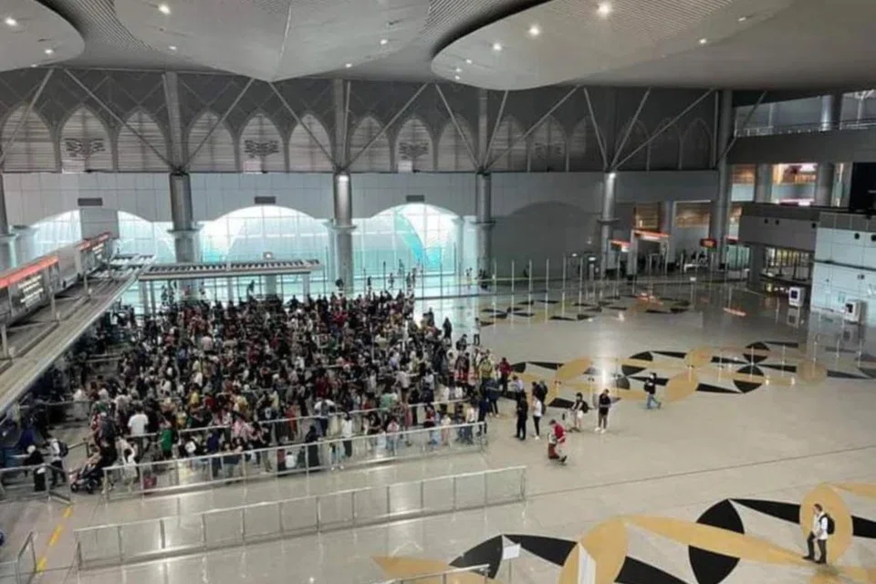 Kesesakan di kompleks Kastam, Imigresen dan Kuarantin (CIQ) di Bangunan Sultan Iskandar (BSI) Johor Bahru, serta Kompleks Sultan Abu Bakar (KSAB) di Gelang Patah, Johor, dijangka dapat dikurangkan dengan Sistem Pelepasan Imigresen Kod QR yang akan mula dilaksanakan bermula Jun. 