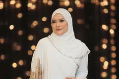 STABIL WALAU DI ICU: Keadaan penyanyi Datuk Nora Ariffin stabil walaupun masih dirawat di unit jagaan rapi (ICU) di pusat perubatan swasta Hospital KPJ Kajang.
