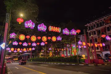 Perayaan Tahun Baru Cina di Chinatown dari 8 Januari hingga 27 Februari mempamerkan Upacara Pembukaan, Pencahayaan Jalanan, persembahan budaya dan Pasar Perayaan, semua dengan tema ‘Menyambut Keberuntungan dan Perpaduan untuk Tahun Baru yang Makmur’.
