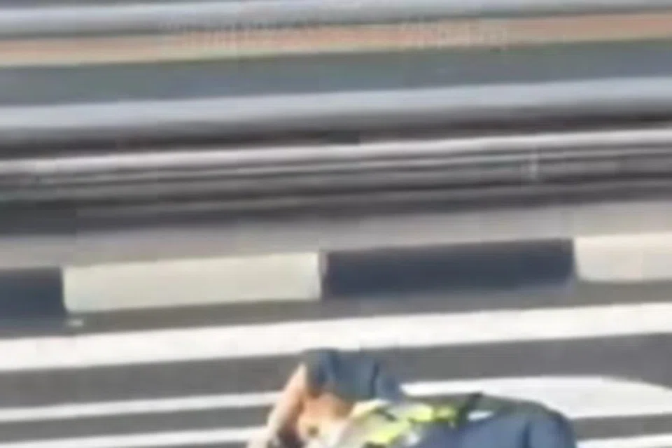 Pegawai wanita, 27 tahun itu terbaring di tengah jalan di Pusat Pemeriksaan Tuas selepas dilanggar motorsikal
