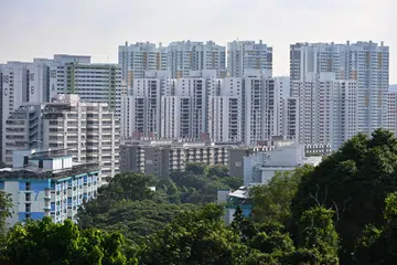 Rebat cukai hartanah sekali sahaja bersama dengan perubahan kepada peringkat nilai tahunan (AV) bagi rumah diduduki pemilik yang akan bermula dari 2025, bermakna semua flat HDB sedemikian dan lebih 90 peratus hartanah kediaman privet tersebut akan menyaksikan bil cukai lebih rendah pada 2025.