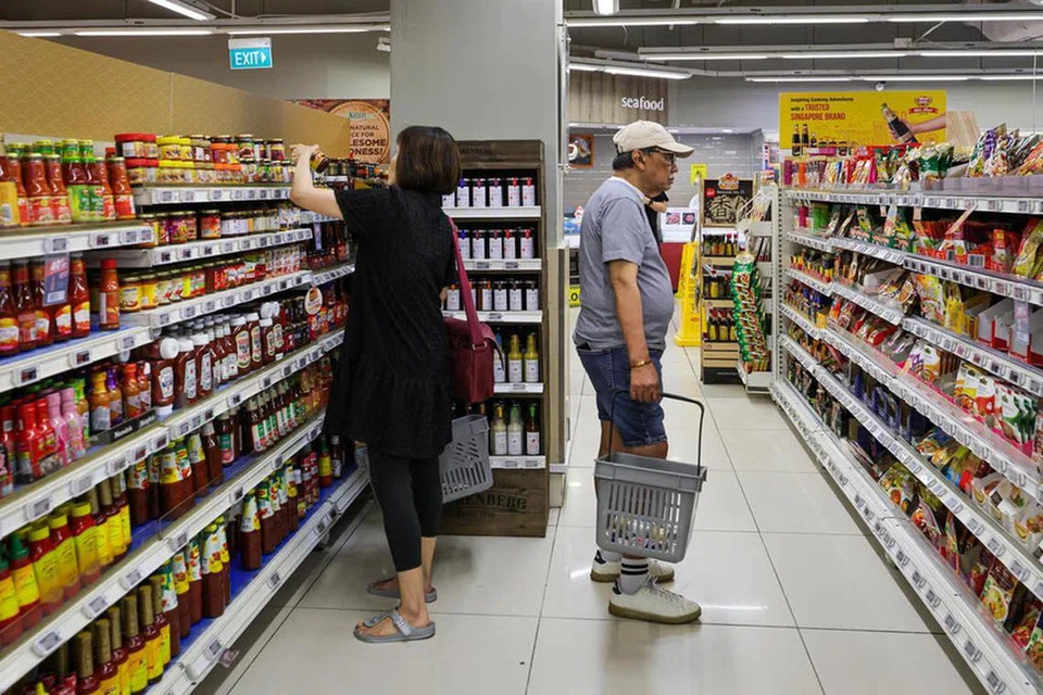 Warga emas generasi Perintis dan Merdeka, serta pemegang kad Chas biru dan jingga boleh menikmati diskaun tiga peratus pada hari terpilih dalam setiap minggu.