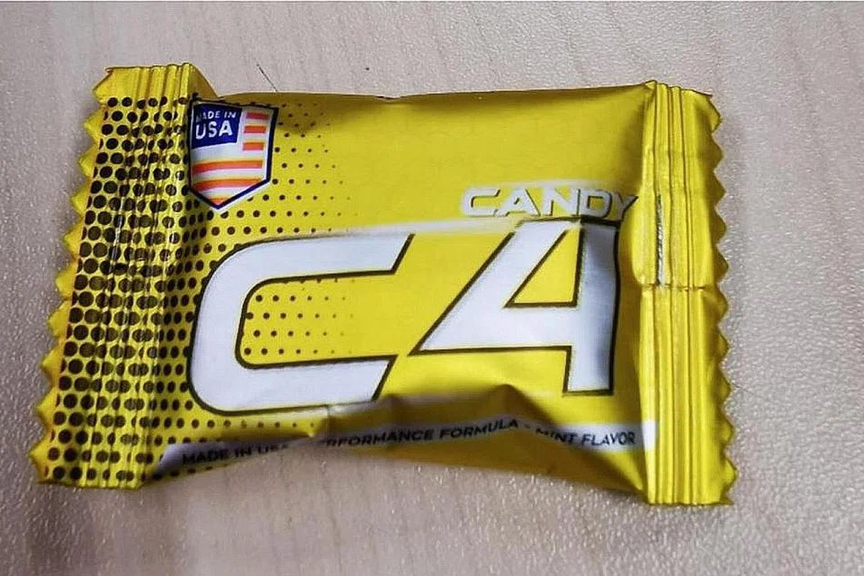 HATI-HATI MAKAN 'GULA-GULA': HSA memberi amaran tentang bahaya tiga produk: (ikut putaran jam) 'gula-gula' 'Miracle Gold Candy' dan 'C4 Candy' yang mengandungi 'tadalafil' - ubat mati pucuk; serta produk minuman 'Coco Hotz Cocoa Drink' yang mengandungi 'dexamethasone' - steroid yang kuat. - Foto HSA