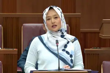 Menteri Negara (Penerangan dan Pembangunan Digital merangkap Kesihatan), Cik Rahayu Mahzam, sedang berbincang dengan pihak berkuasa Australia dan pengendali platform media sosial untuk mendapatkan pandangan mereka tentang had umur penggunaan media sosial.