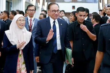 KEABSAHAN ANWAR SEBAGAI PM TERBUKTI: Sewaktu Speaker Dewan putuskan mengadakan undi suara meluluskan usul itu undi percaya, sebahagian besar AP lantang menyokong Dato Seri Anwar Ibrahim. Suara bantahan hampir tidak kedengaran. - Foto REUTERS