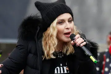 DIKRITIK HEBAT: Kenyataan Madonna dikritik hebat di media sosial dengan beberapa rangkaian televisyen menghentikan siaran langsung perarakan itu. - Foto REUTERS