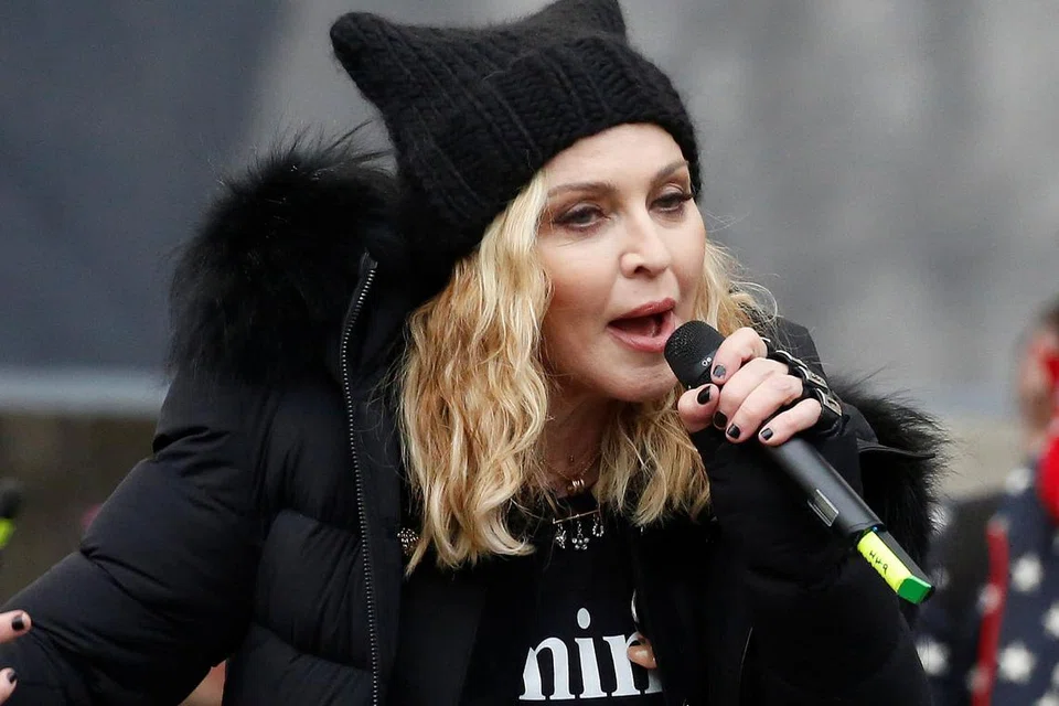 DIKRITIK HEBAT: Kenyataan Madonna dikritik hebat di media sosial dengan beberapa rangkaian televisyen menghentikan siaran langsung perarakan itu. - Foto REUTERS