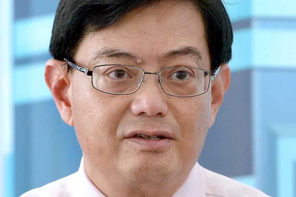 TERIMA RAWATAN: Encik Heng menerima rawatan di Hospital Tan Tock Seng.