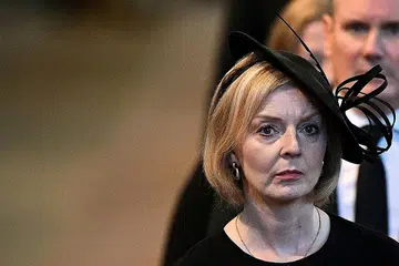 JADUAL PADAT: Perdana Menteri Britain, Cik Liz Truss, dilihat menghadiri upacara pengebumian Ratu Elizabeth II kelmarin, dan hari ini dijadualkan berucap di Perhimpunan Agung PBB. - Foto REUTERS