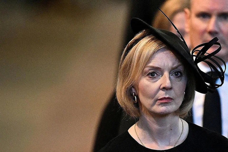 JADUAL PADAT: Perdana Menteri Britain, Cik Liz Truss, dilihat menghadiri upacara pengebumian Ratu Elizabeth II kelmarin, dan hari ini dijadualkan berucap di Perhimpunan Agung PBB. - Foto REUTERS
