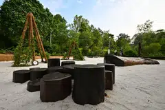 PERMAINAN INTERAKTIF: Penduduk di utara boleh membawa anak-anak mereka ke ‘The Natural Playscape’, iaitu kawasan permainan interaktif di taman terapeutik baru di Taman Sembawang yang dibuka pada 11 Oktober 2023.