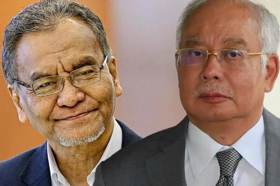 Menteri Kesihatan Malaysia, Datuk Seri Dr Dzulkefly Ahmad (kiri) dan bekas Perdana Menteri, Encik Najib Tun Razak.