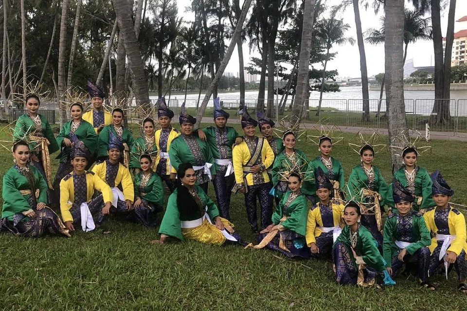 PERKASA ILMU TARI: Kumpulan Artistari Gentari menghasilkan siri filem tari digital, 'Odyssey - The Online Series' sebagai satu usaha mengumpul dana dan bereksperimen dengan idea baru sebagai alternatif persembahan awam yang terjejas kerana wabak Covid-19. Foto ini dirakam sewaktu persembahan Pesta Chingay pada 1 Februari lalu, sebelum tempoh pemutus litar. - Foto ARTISTARI GENTARI