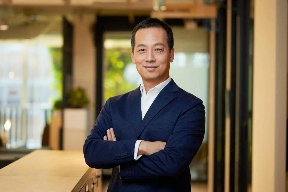 Pengerusi dan Ketua Pegawai Pelaburan Kumpulan Endowus, Encik Samuel Rhee, berkongsi tentang pasaran kini yang mencapai rekod tertinggi namun dolar Amerika masih lemah.