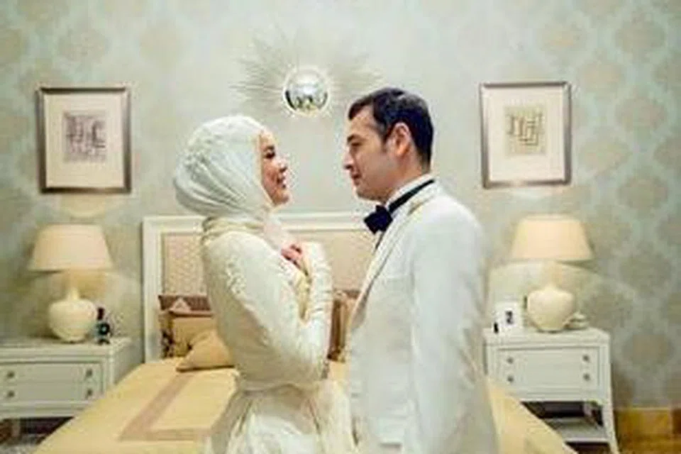 Dewi Sandra (kiri) dan Richard Kevin merupakan bintang utama dalam filem, ‘Air Mata Surga’.