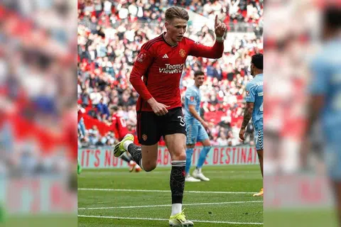 Sekiranya beliau menerima tawaran kontrak Napoli, Scott McTominay, akan sertai pasukan pimpinan bekas pengurus Chelsea, Antonio Conte. 