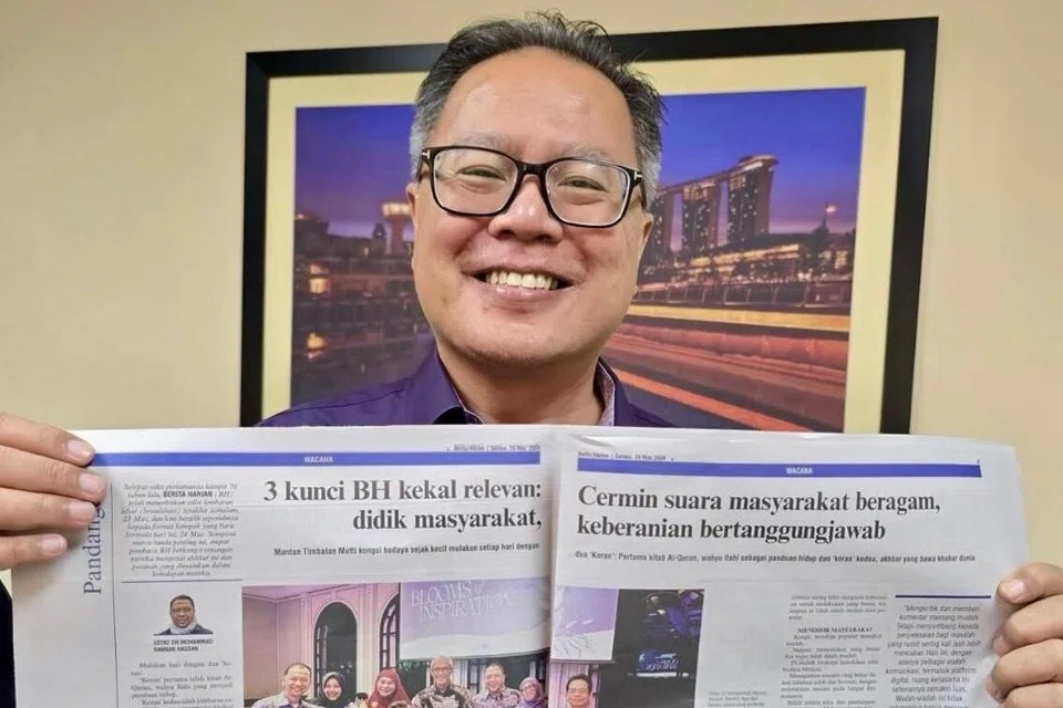 Pengarah Urusan, Crescent Law Chambers LLC, Encik Ahmad Nizam Abbas, menyambut baik akhbar Berita Harian yang bersaiz kompak.