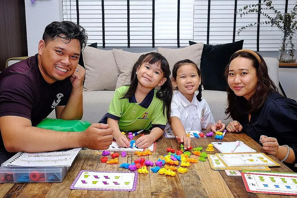 PERKASA IBU BAPA: Encik Zaqy berkata penglibatan ibu bapa dalam program KMM merupakan aspek penting dalam program itu, sedang kegiatannya bukan sahaja disasarkan kepada kanak-kanak prasekolah bahkan memperkasa ibu bapa untuk mengajar konsep asas matematik. - Foto BM oleh KHALID BABA.