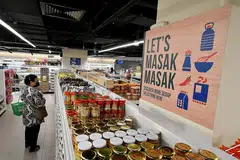 REBUT PELUANG PASARAN HALAL: Singapura muncul di tempat kedua dalam segmen makanan halal indeks Indikator Ekonomi Islam Global, dan tempat ketiga dalam kedua-dua farmaseutikal dan kosmetik, dan media dan rekreaksi. - Foto fail ST