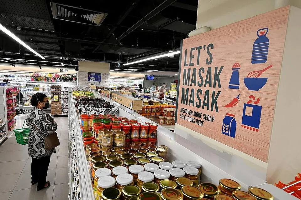 REBUT PELUANG PASARAN HALAL: Singapura muncul di tempat kedua dalam segmen makanan halal indeks Indikator Ekonomi Islam Global, dan tempat ketiga dalam kedua-dua farmaseutikal dan kosmetik, dan media dan rekreaksi. - Foto fail ST