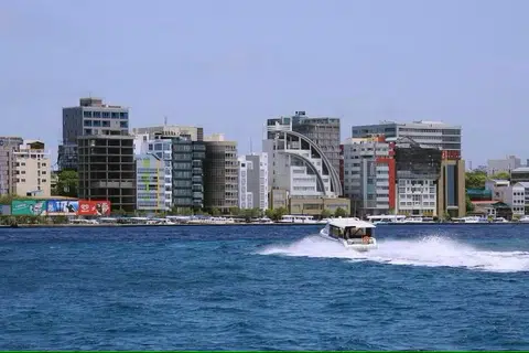 Sihir bukanlah satu kesalahan jenayah di bawah kanun keseksaan di Maldives, tetapi ia membawa hukuman penjara enam bulan di bawah undang-undang Islam di sana.