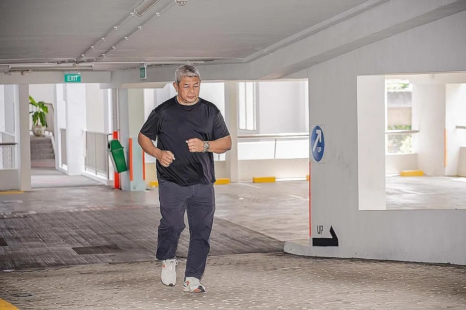 ENCIK KAMALI: Berjaya menurunkan berat badan sebanyak 18 kilogram sejauh ini dan tidak ada lagi masalah sesak nafas. - Foto BH oleh NUR DIYANA TAHA