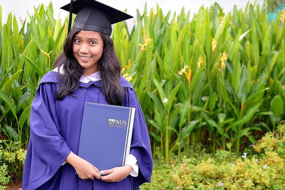 CIK NUR ATIQAH: Rakan-rakan telah menjadi pendorong kepadanya menceburi bidang farmasi. - Foto SHAKIR SAIFUDDIN